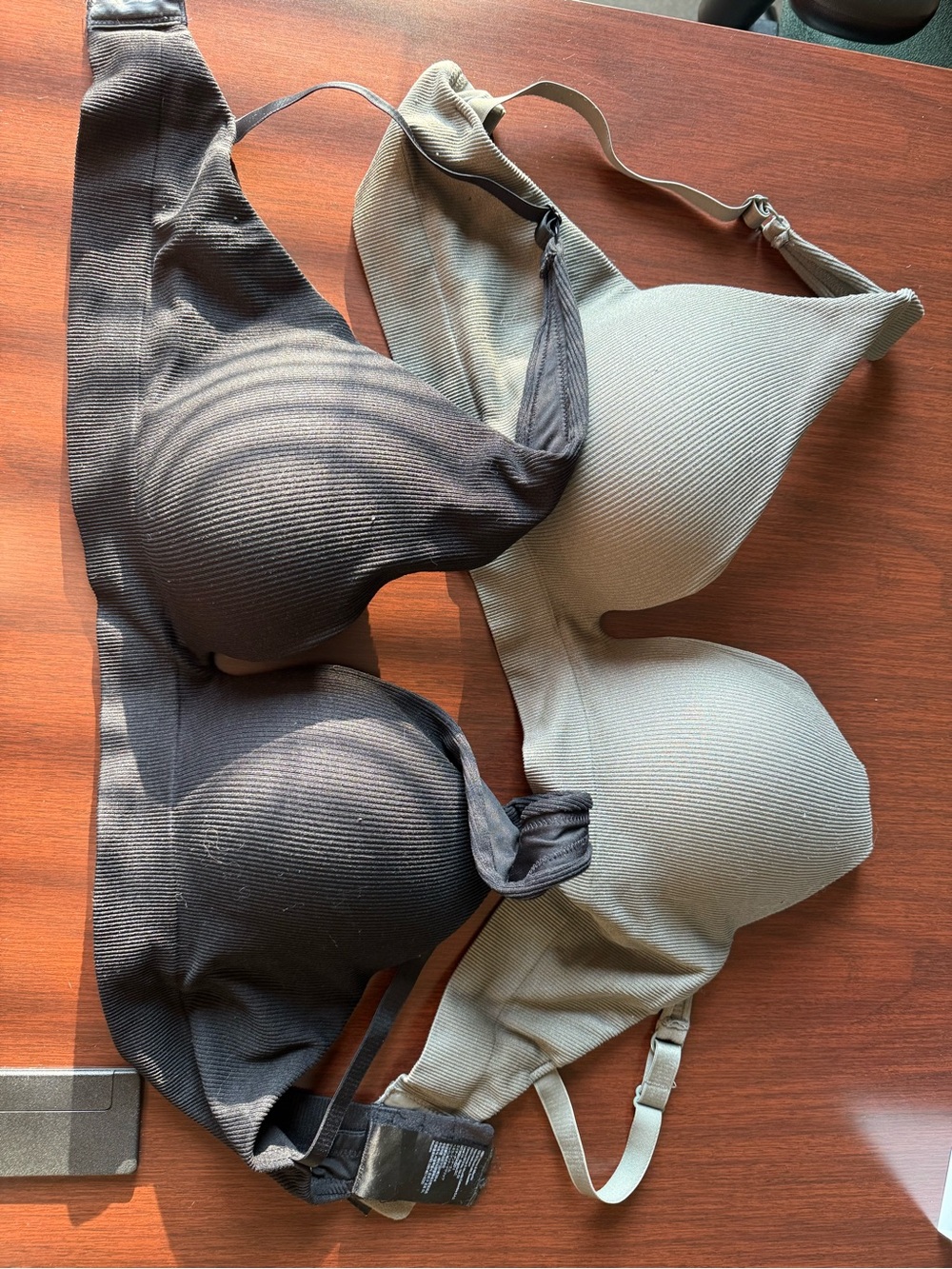 Seamless Molded T-Shirt Bra - Black & Olive Green